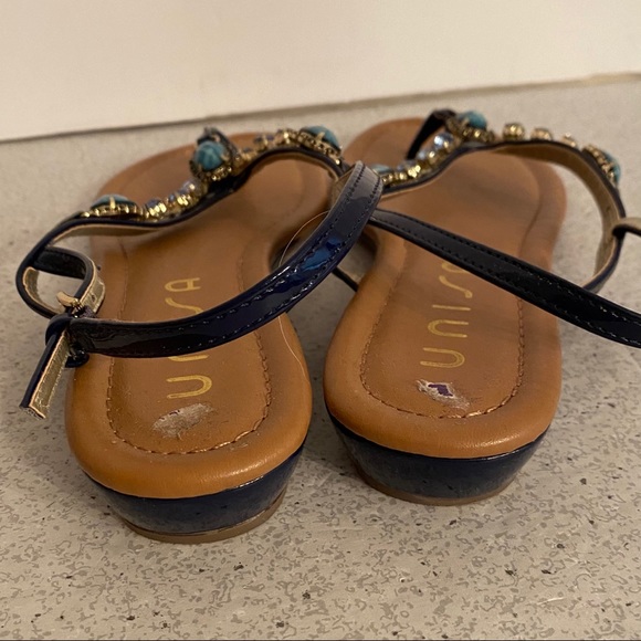 unisa thong sandals